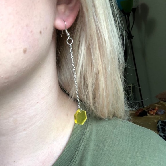 80's Inspired Retro Hexagon Yellow Earrings - Picture 3 of 4